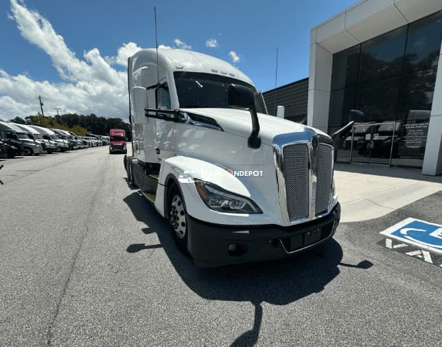 2022 Kenworth T680 Sleeper Trucks