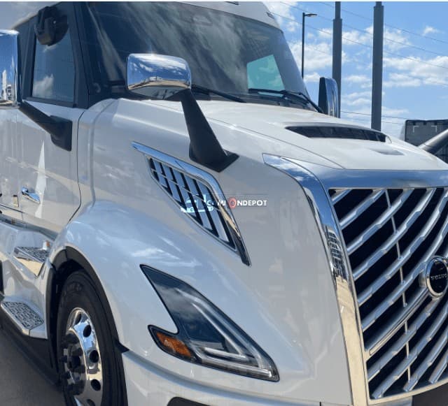 2025 Volvo VNL64T840 Sleeper Trucks