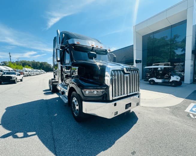 2022 Western Star 4900EX Sleeper Trucks