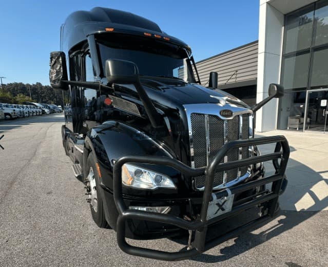 2022 Peterbilt 579 Sleeper Trucks