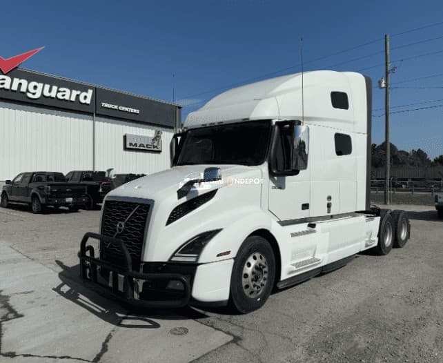 2019 Volvo VNL64T760 Sleeper Trucks