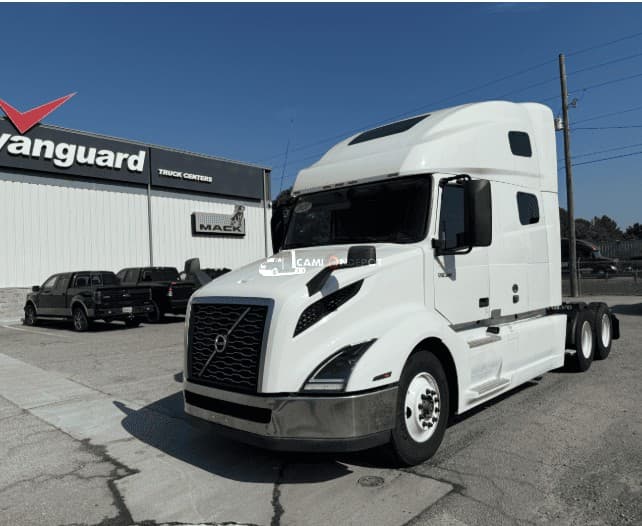 2020 Volvo VNL64T760 Sleeper Trucks