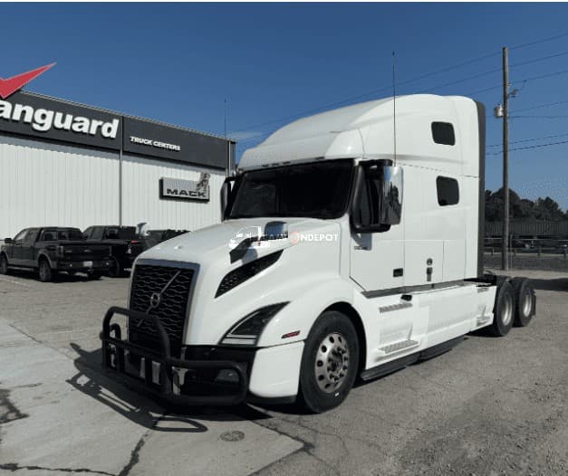 2019 Volvo VNL64T760 Sleeper Trucks