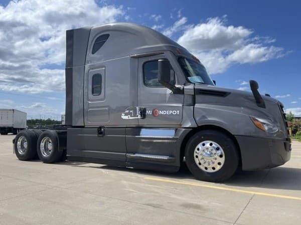 2021 Freightliner CASCADIA 126 Sleeper Trucks