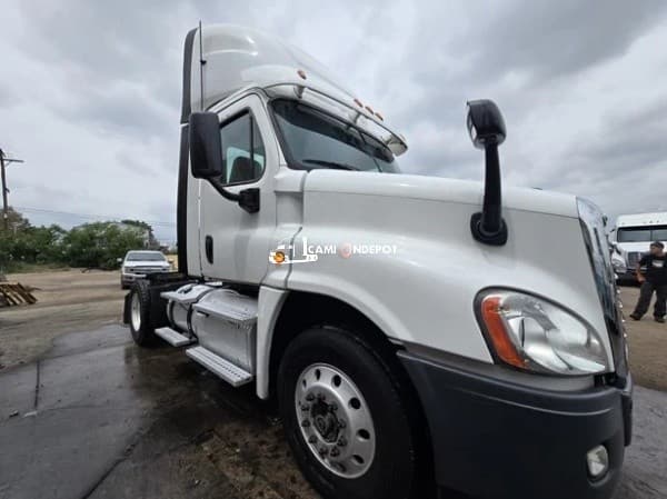 2018 Freightliner CASCADIA 125 Day Cab Trucks
