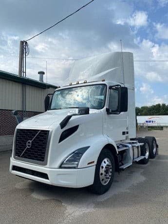 2020 Volvo VNR64T300 Day Cab Trucks