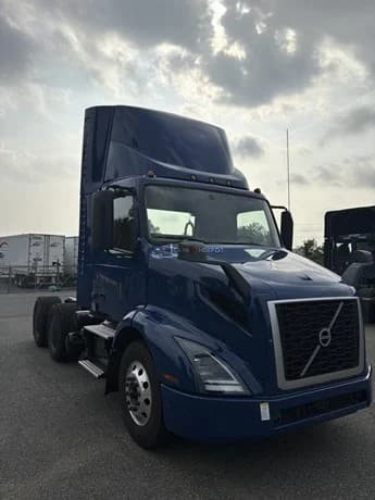 2019 Volvo VNR64T300 Day Cab Trucks