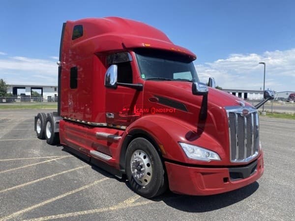 2022 PETERBILT 579 Sleeper Trucks