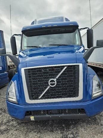 2021 Volvo VNR64T640 Sleeper Trucks
