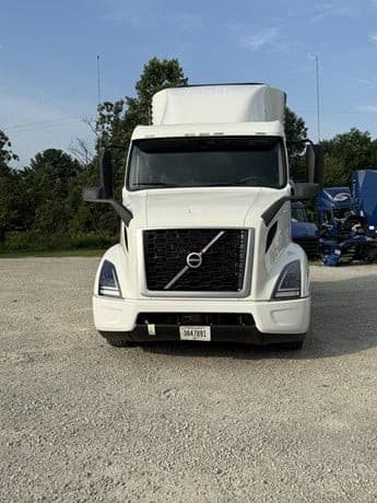 2021 Volvo VNR64T640 Sleeper Trucks
