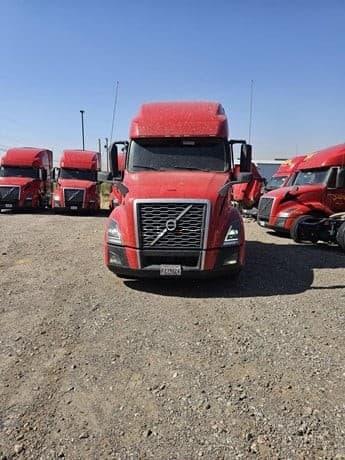 2023 Volvo VNL64T760 Sleeper Trucks