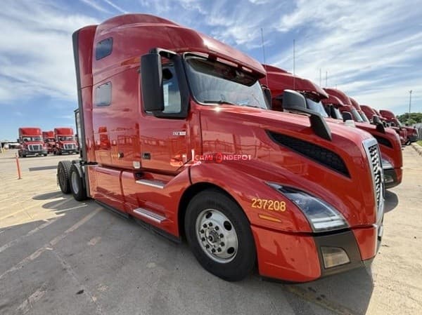 2023 Volvo VNL64T760 Sleeper Trucks