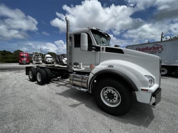 2023 Kenworth T880 Cab & Chassis Trucks