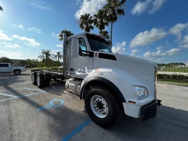 2024 Kenworth T880 Cab & Chassis Trucks