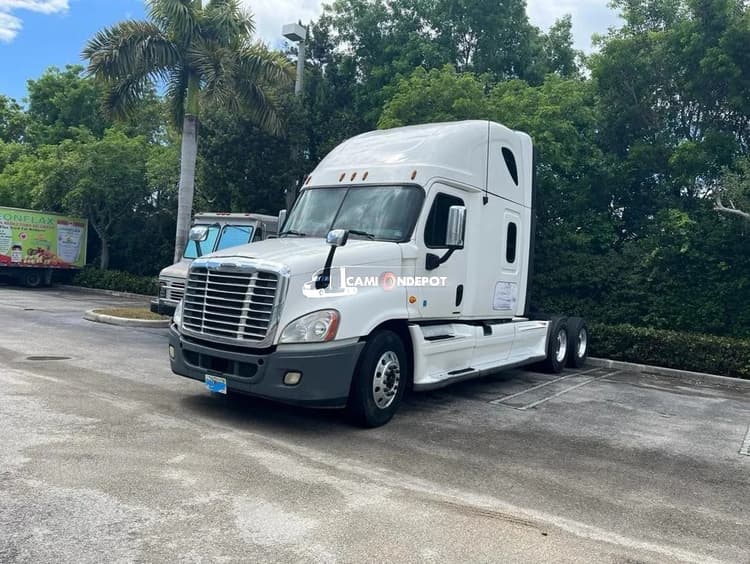 2012 Freightliner Cascadia Sleeper Trucks