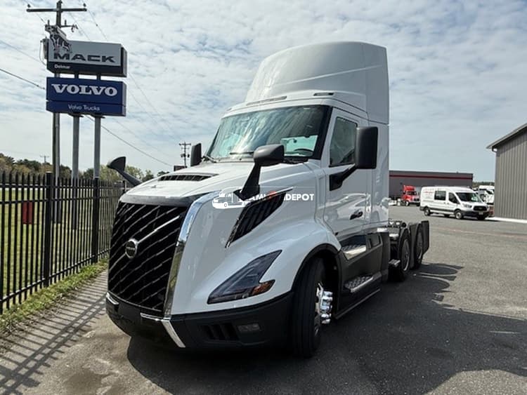 2025 Volvo VNL64T300 Day Cab Trucks