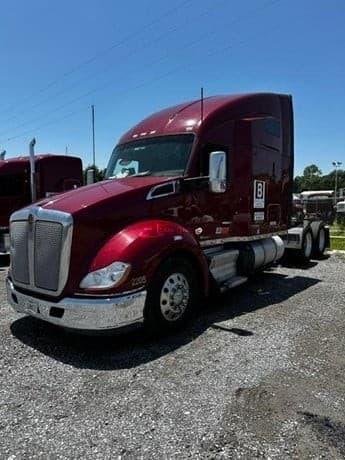 2022 Kenworth T680 Sleeper Trucks