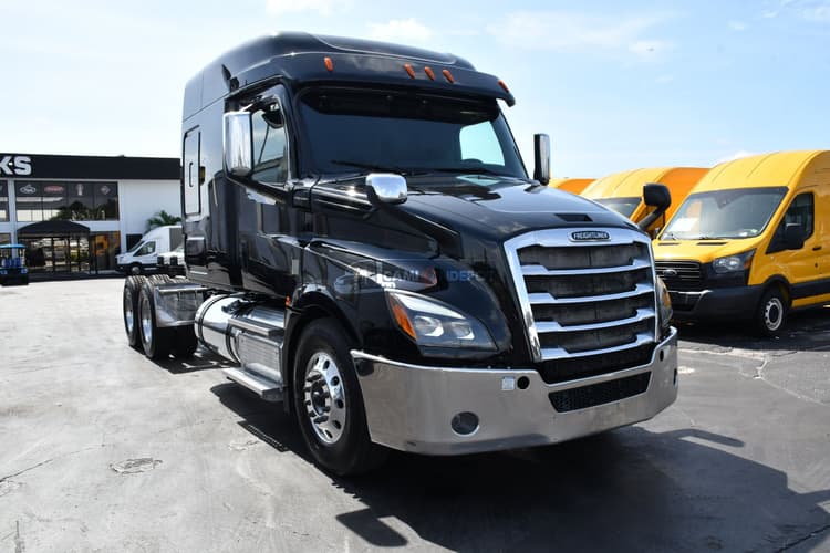 2019 Freightliner CASCADIA 126 Sleeper Trucks