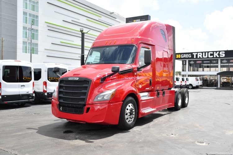 2020 Freightliner CASCADIA 126 Sleeper Trucks