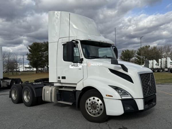 2019 Volvo VNL64T300 Day Cab Trucks