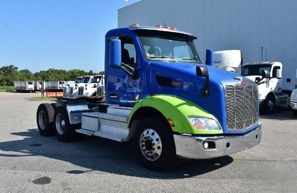 2020 Peterbilt 579 Day Cab Trucks