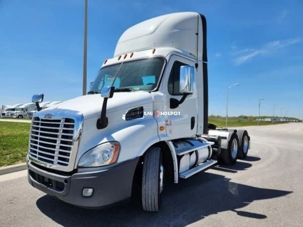 2018 Freightliner CASCADIA 113 Day Cab Trucks