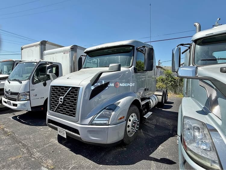 2020 Volvo vnr64t640 Sleeper Trucks