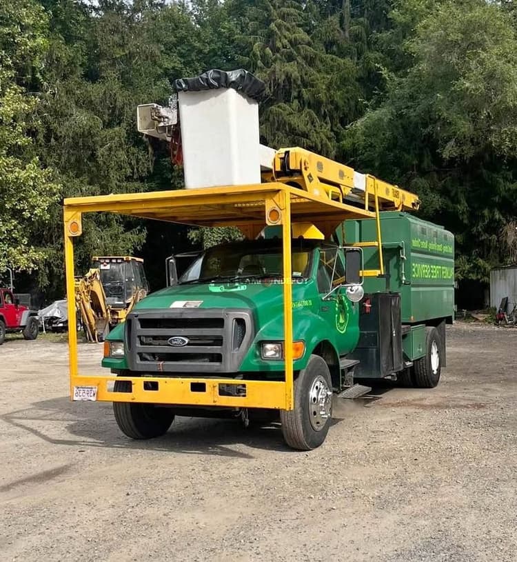 2010 Ford f 750  Bucket Trucks Service Trucks