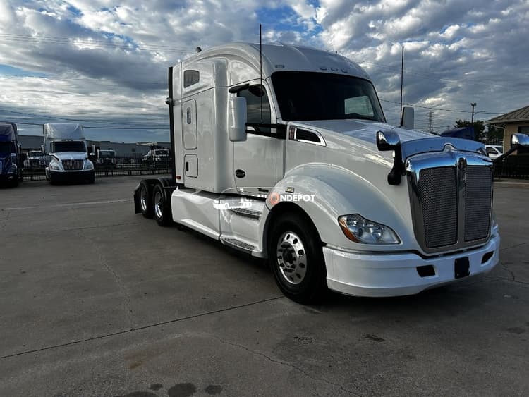 2020 Kenworth T680 Sleeper Trucks