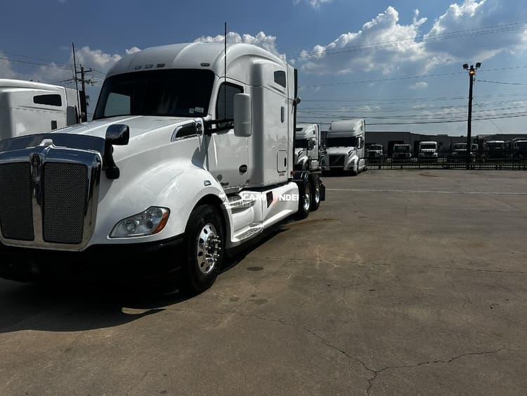 2019 Kenworth T680 Sleeper Trucks