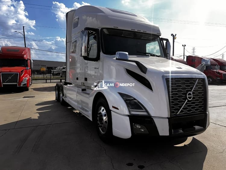 2019 Volvo VNL64T760 Sleeper Trucks