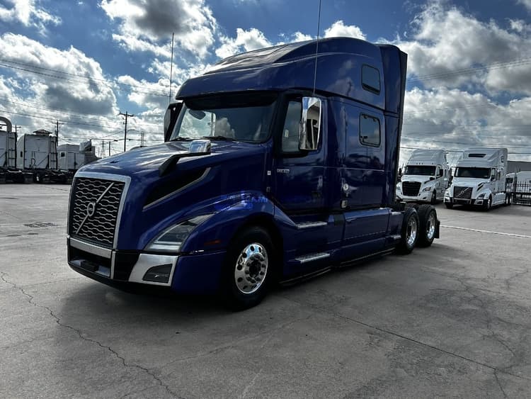 2022 Volvo VNL64T860 Sleeper Trucks