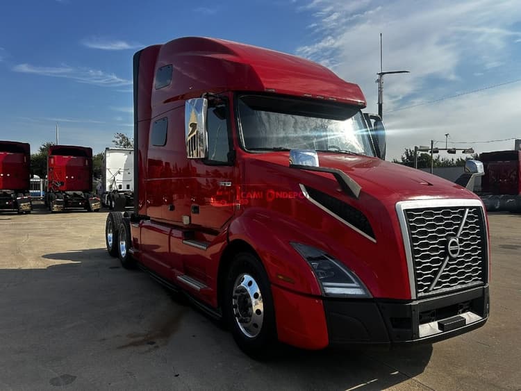 2022 Volvo VNL64T760 Sleeper Trucks
