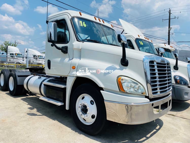 2016 Freightliner CASCADIA 125 Day Cab Trucks