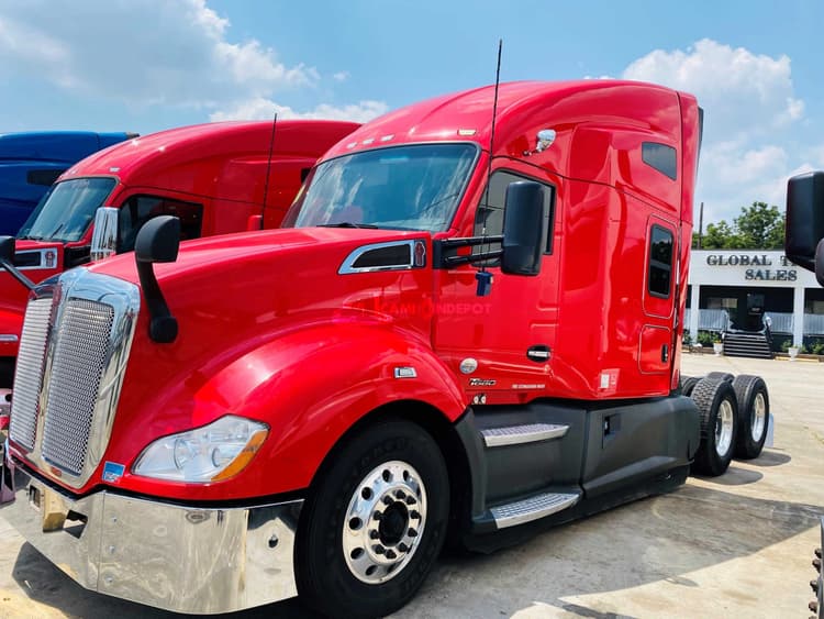 2020 Kenworth T680 Sleeper Trucks
