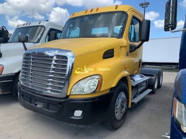 2013 Freightliner CASCADIA 113 Day Cab Trucks
