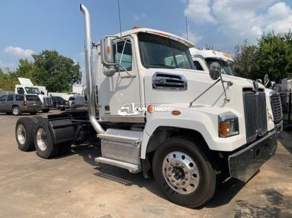 2015 Western Star 4700 Day Cab Trucks