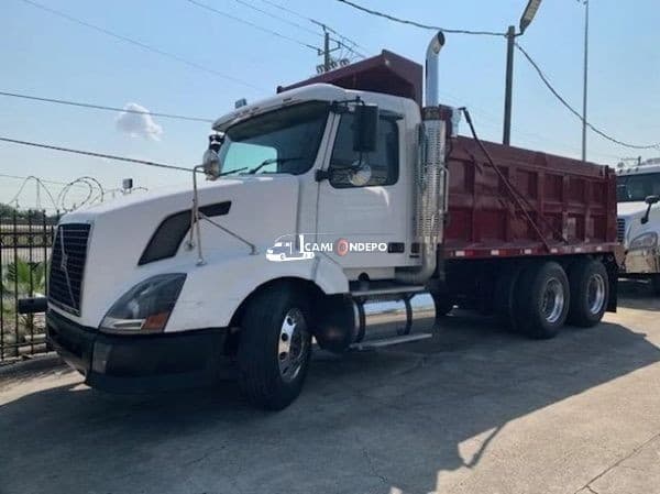 2004 Volvo VNL64300 Dump Trucks