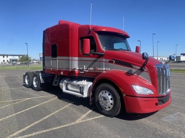 2022 Peterbilt 579 Sleeper Trucks
