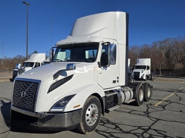 2019 Volvo VNL64T300 Day Cab Trucks