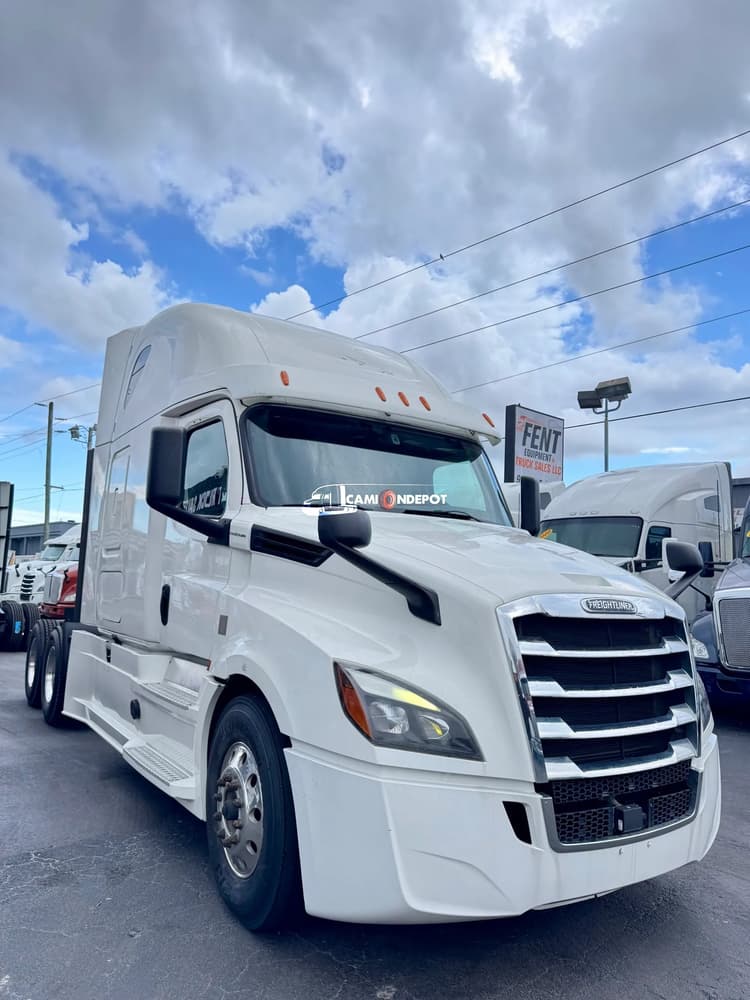2018 Freightliner  Cascadia Sleeper Trucks