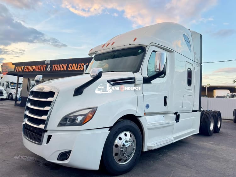 2019 Freightliner Cascadia Sleeper Trucks