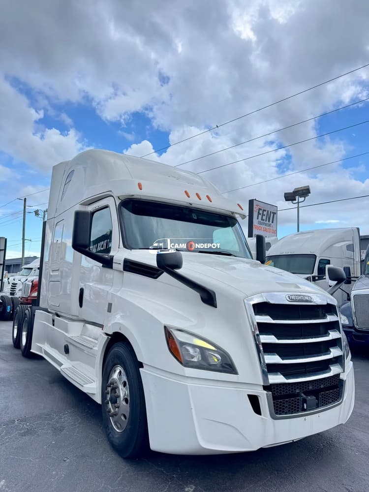 2020 Freightliner Cascadia Sleeper Trucks