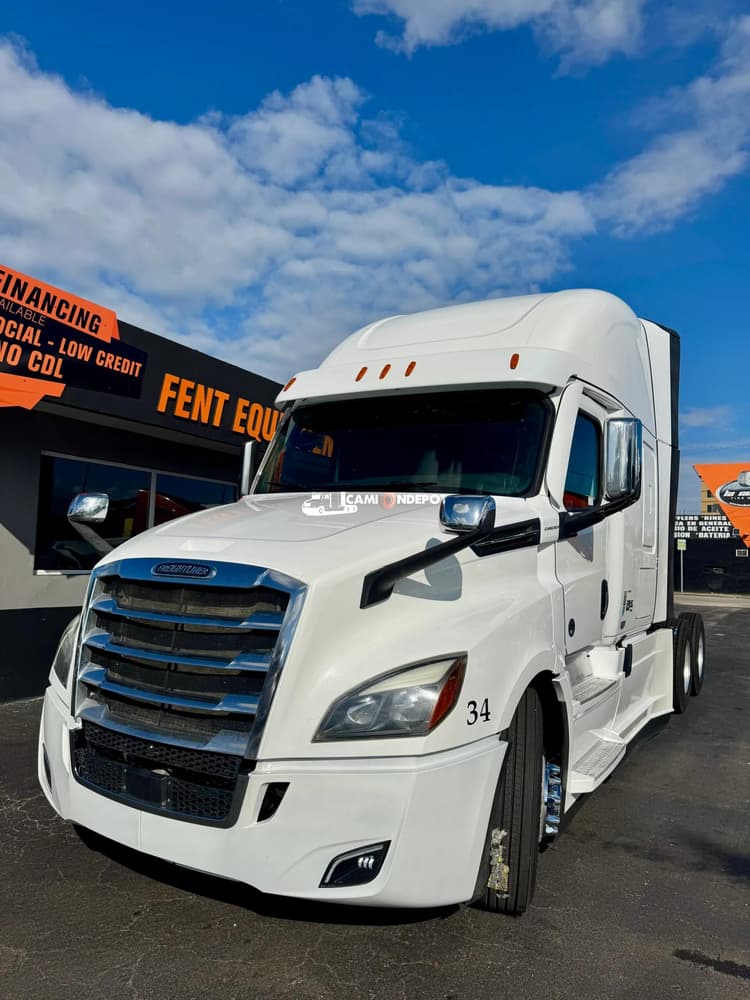 2023 Freightliner Cascadia Sleeper Trucks