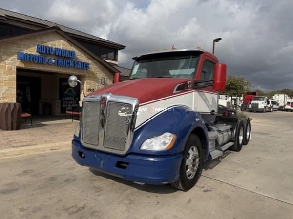 2015 Kenworth T680 Day Cab Trucks