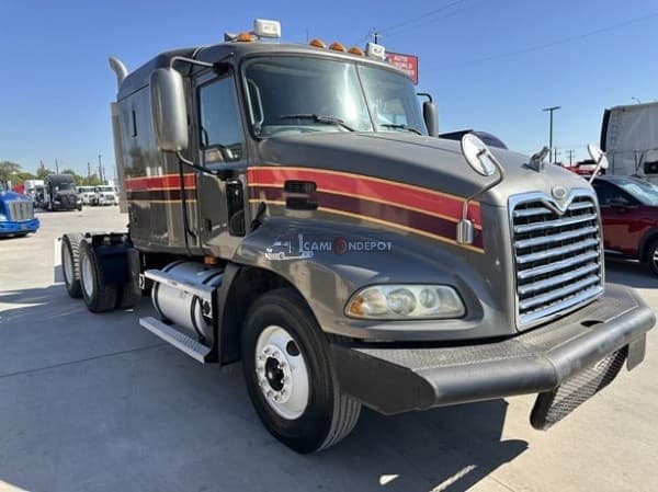 2005 Mack VISION CXN613 Sleeper Trucks