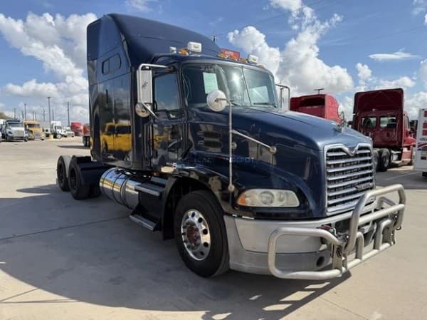 2016 Mack PINNACLE CXU613 Sleeper Trucks