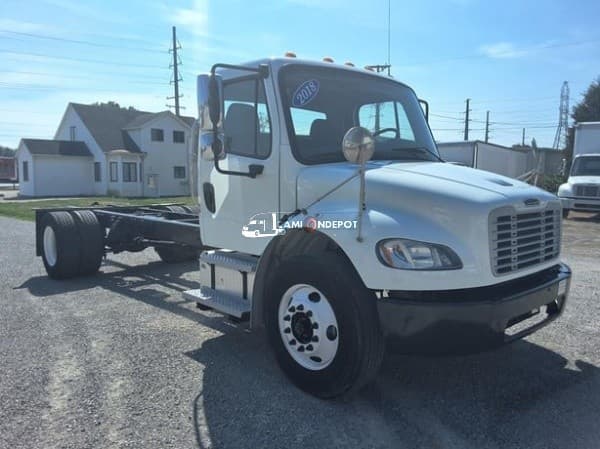 2018 Freightliner BUSINESS CLASS M2 106 Cab & Chassis Trucks