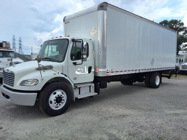 2017 Freightliner BUSINESS CLASS M2 106 Box Trucks