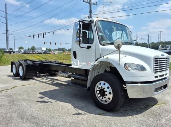 2014 Freightliner BUSINESS CLASS M2 106 Cab & Chassis Trucks